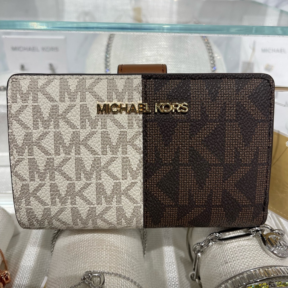 MICHAEL KORS Jet Set Medium Zip CN Two-Tone Logo Bifold Wallet
Brown Multi
NWT - Picture 1 of 16